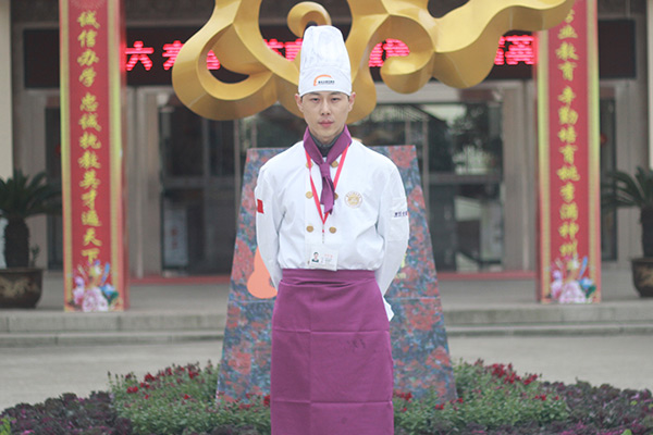 【新生故事】蒙古族模特学厨师 我有我的艺术梦
