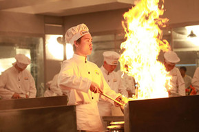 学热门就业技术  到上海新东方烹饪学校