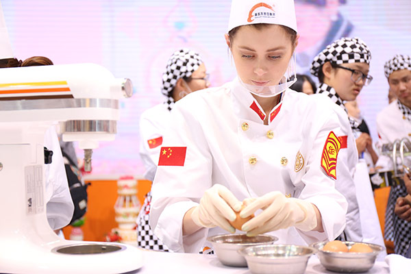欢乐颂“五美”齐聚新东方烹饪教育展台