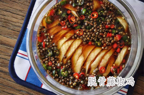 脱骨藤椒鸡的做法——新东方烹饪学校