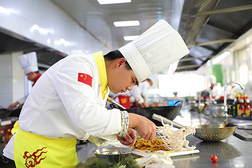 2020年厨师学校学厨师要多少钱？学厨师费用是多少？