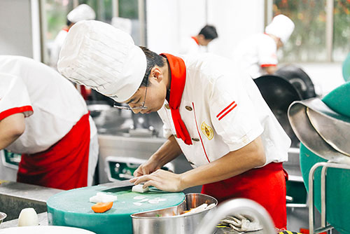 2022年就业迷茫？厨师行业赢在起跑线！