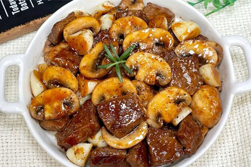 蒜香口菇牛肉粒的做法——新东方烹饪教育