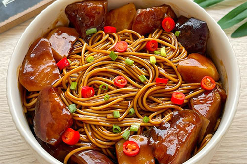 茄子土豆焖面的做法——新东方烹饪教育