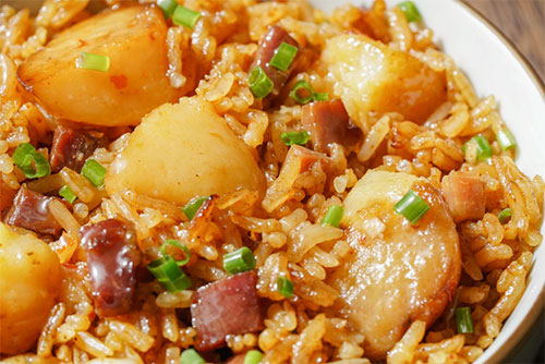 土豆火腿焖饭的做法——新东方烹饪教育