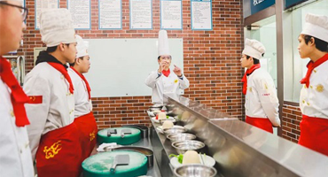 产教融合 定向就业 | 上海新东方烹饪让学生从“能就业”到“好就业”再到“就好业”