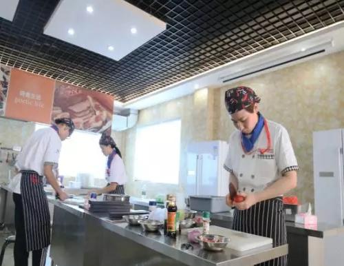 如何选择上海厨师学校呢？