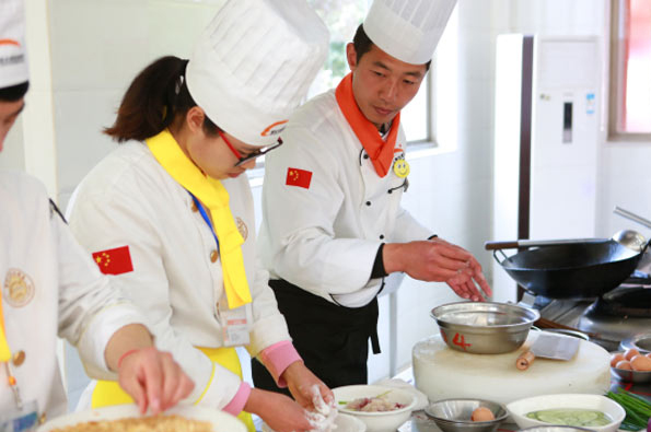 中式烹调 技艺精湛引围观