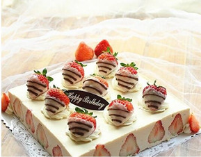 草莓缠上蛋糕   激情美味一触即发