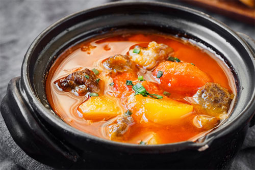 番茄土豆炖牛腩的做法——新东方烹饪学校