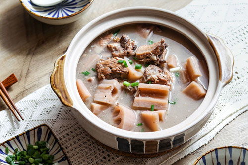 莲藕排骨汤的做法——新东方烹饪学校