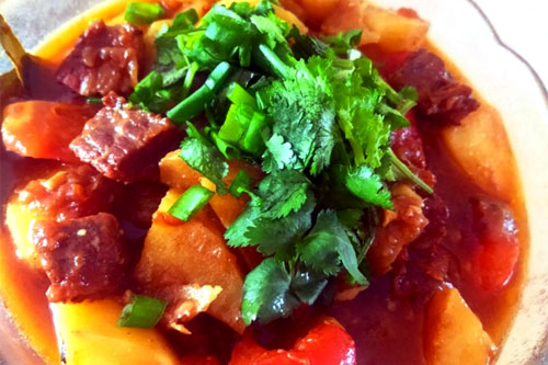 番茄土豆炖牛肉的做法——新东方烹饪学校
