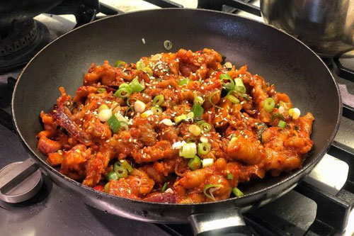 韩式辣鸡爪的做法——新东方烹饪学校