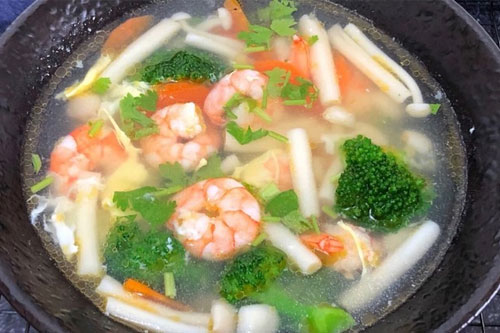 虾仁菌菇汤的做法——新东方烹饪学校