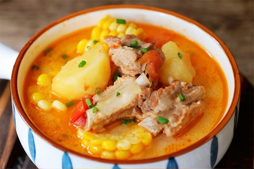 番茄玉米排骨汤的做法——新东方烹饪学校