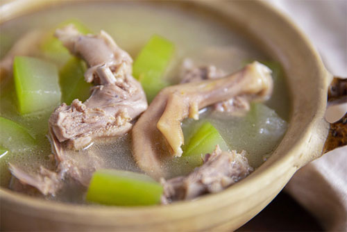 金银老鸭汤的做法——新东方烹饪学校
