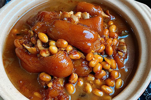 酱香黄豆焖猪脚的做法——新东方烹饪学校