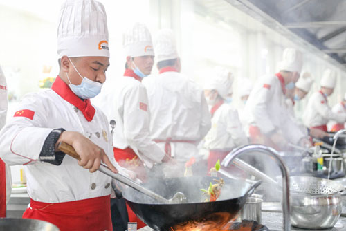 在上海学厨师技术学费多少钱？
