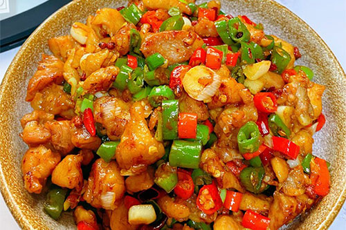 青椒辣子鸡的做法——新东方烹饪教育