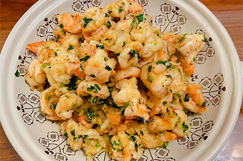 蒜香黄油虾的做法——新东方烹饪教育