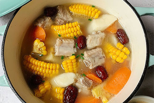 玉米山药排骨汤的做法——新东方烹饪教育