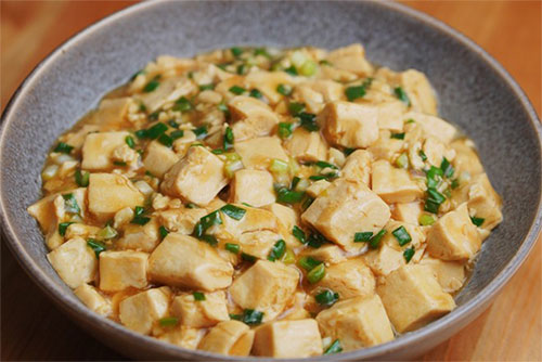 葱焖豆腐的做法——新东方烹饪教育