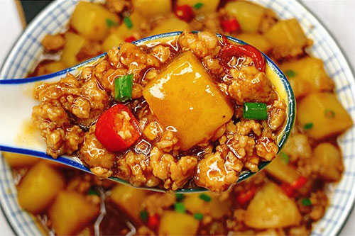 肉沫炒土豆的做法——新东方烹饪教育