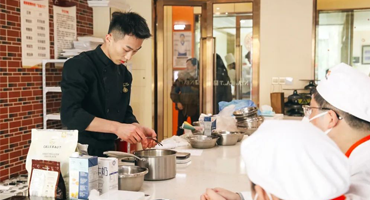 行业大咖进校园，传授上海新东方烹饪学子匠心之道！